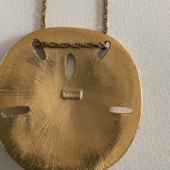 Vintage TRiFARI Gold Tone Sand Dollar Necklace - Picture 4 of 6